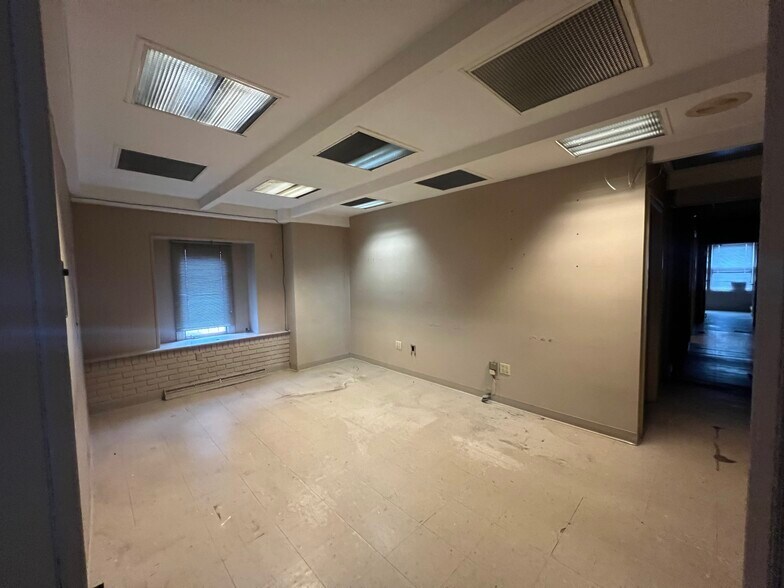 More Photos Of 387 Clinton Ave, Bridgeport Office Residential For Sale