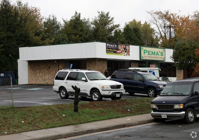 Primary Photo Of 8430 Richmond Hwy, Alexandria Restaurant For Sale