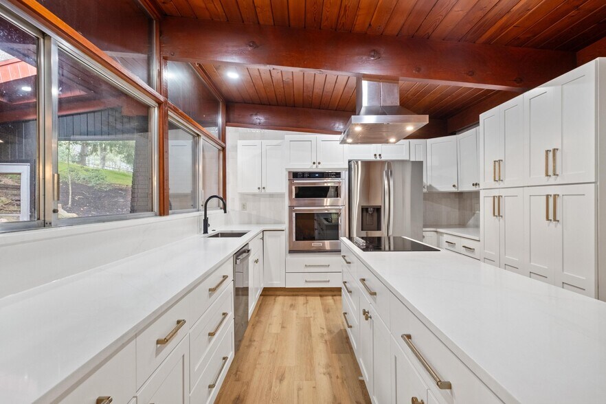 More Photos Of 176 Kingsview Dr, Weirton Showroom For Sale