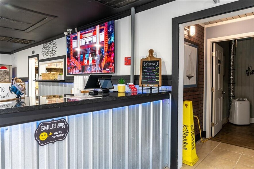 More Photos Of 3300 Norwich St, Brunswick Restaurant For Sale