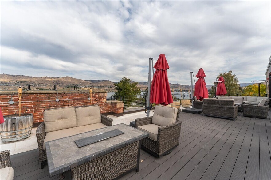 More Photos Of 2037 W Woodin Ave, Chelan Restaurant For Sale