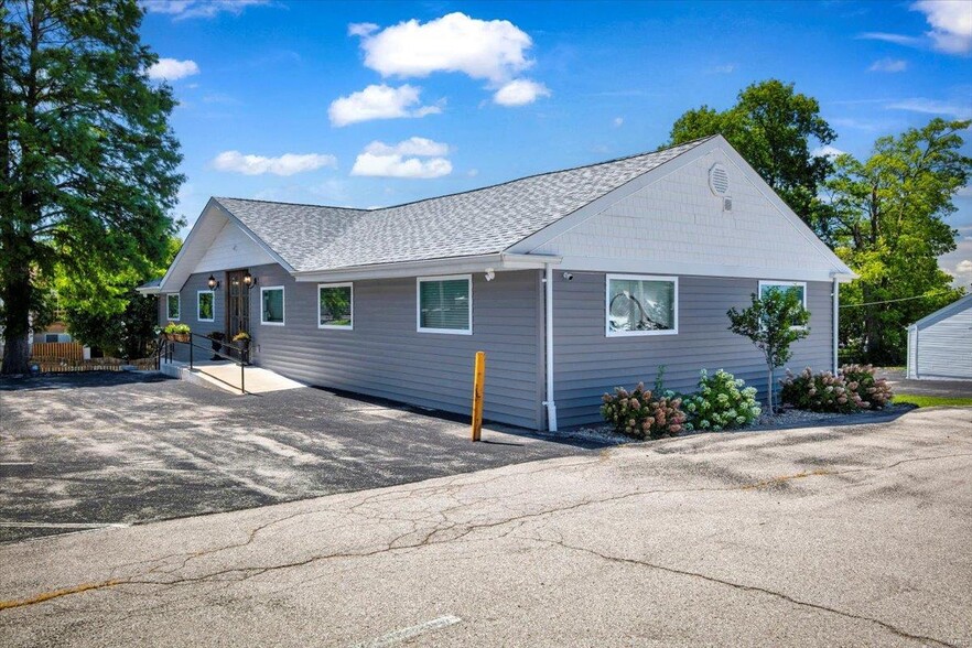 Primary Photo Of 11600 Concord Village Ave, Saint Louis Office For Sale