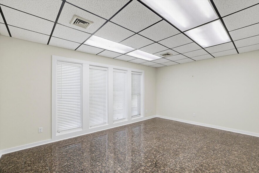 More Photos Of 1801 N Meridian Rd, Tallahassee Office For Lease