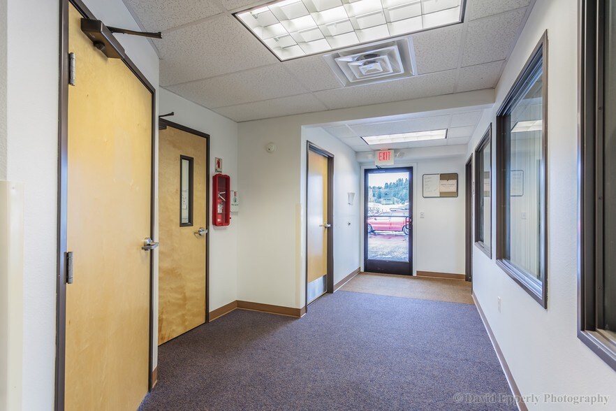 More Photos Of 1953 7th Ave, Longview Office For Sale