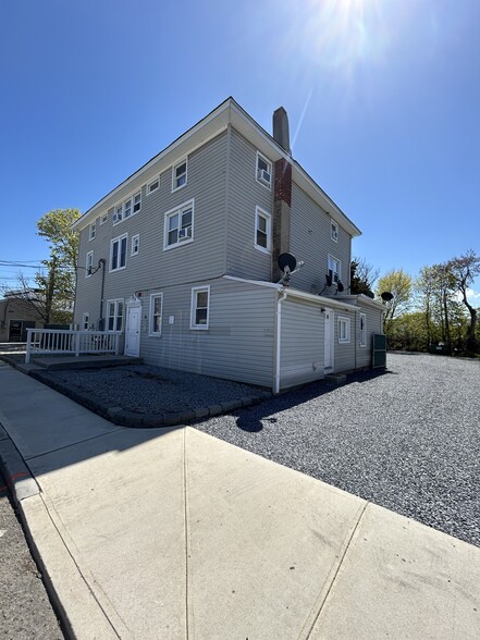 Primary Photo Of 12 Linden Pl, Port Jefferson Apartments For Sale