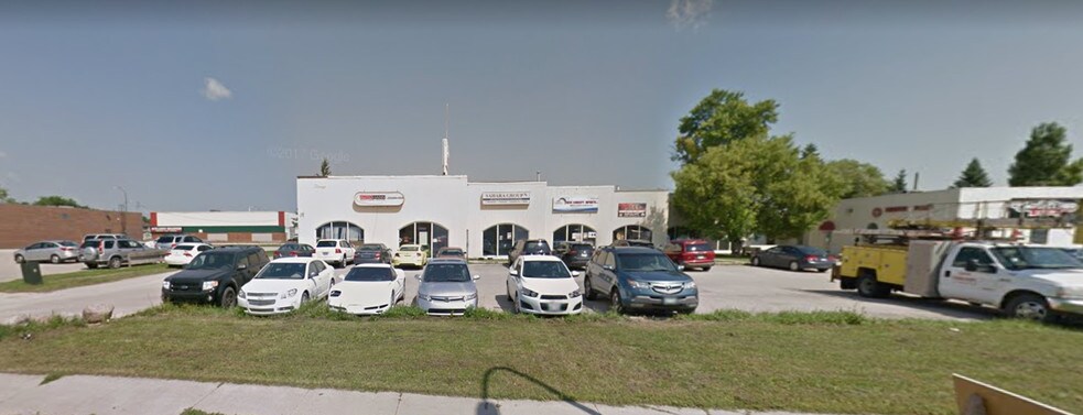 More Photos Of 1833 Inkster Blvd, Winnipeg Office For Lease