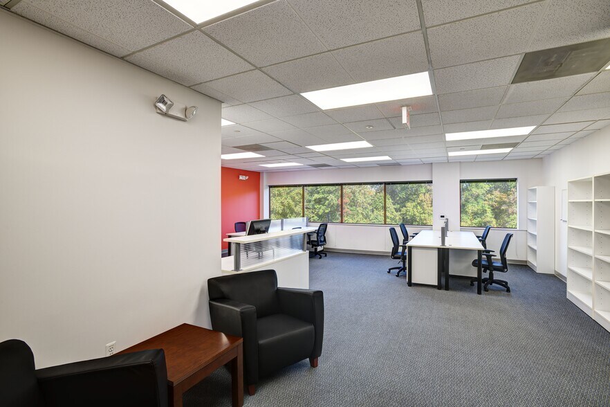 More Photos Of 5 Vaughn Dr, Princeton Office For Sale