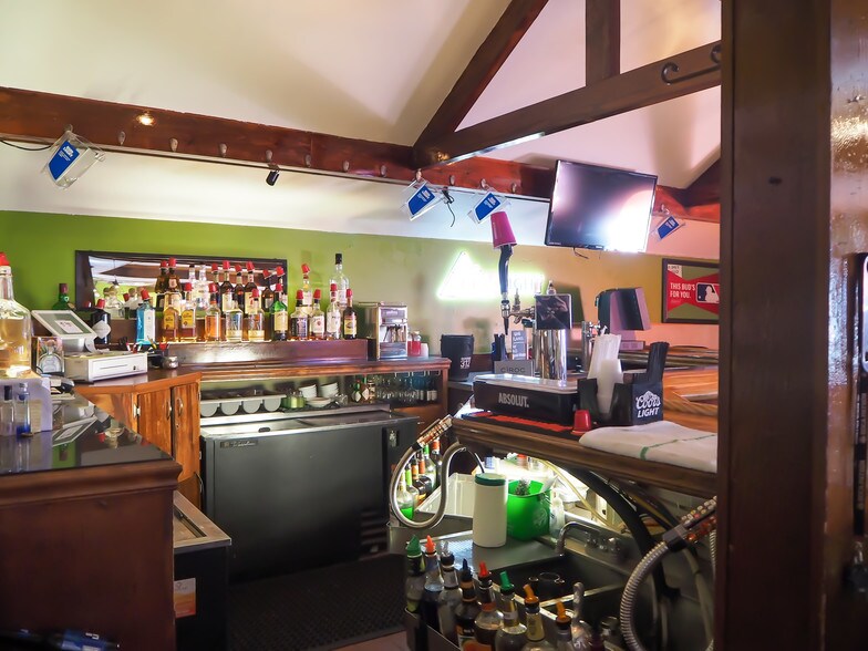 More Photos Of 1 Wall St, Cromwell Restaurant For Sale