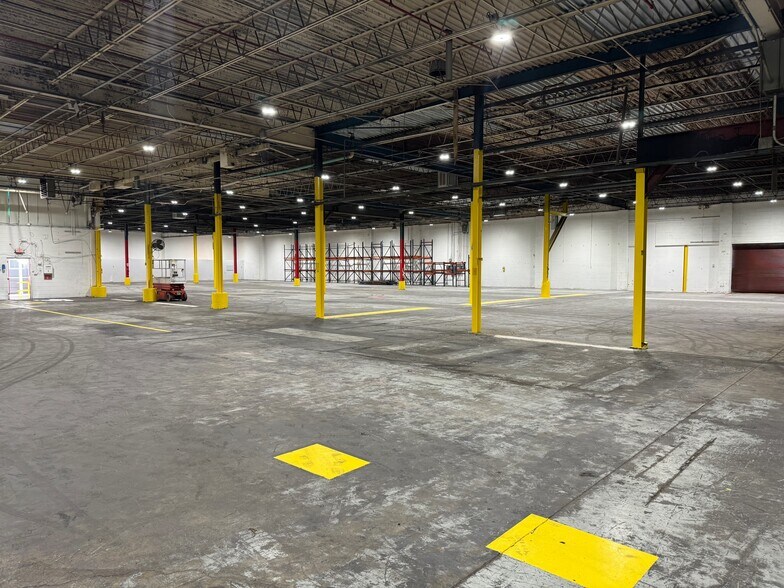 More Photos Of 100 Main St, Tullytown Warehouse For Lease