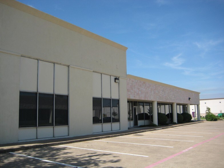 More Photos Of 1108 Dobie Dr, Plano Flex For Lease