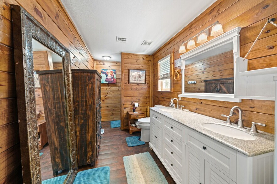 More Photos Of 204 County Road 107, Whitesboro Horse Stables For Sale
