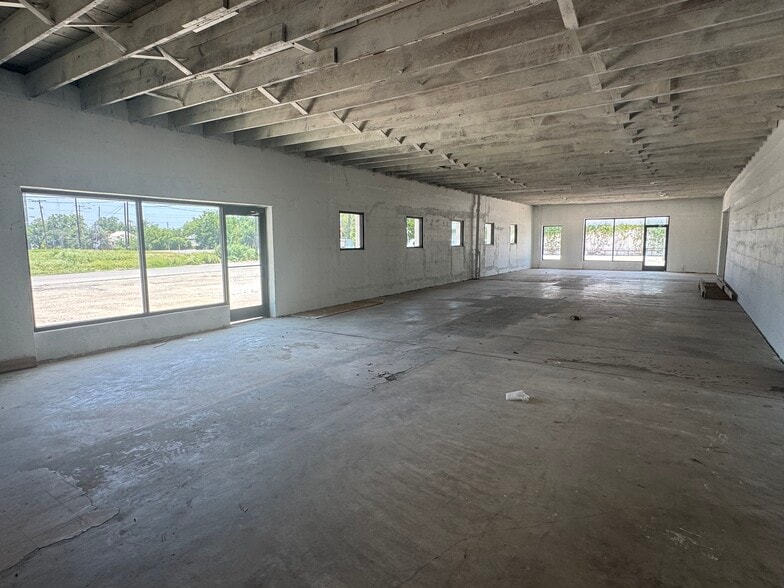 More Photos Of 1812 S Presa St, San Antonio Freestanding For Lease