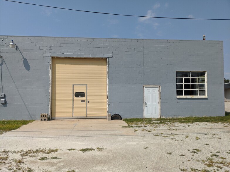 More Photos Of 250 S Kinzie Ave, Bradley Flex For Sale