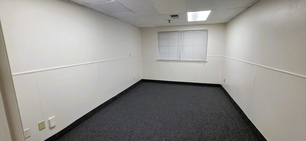 More Photos Of 4233 Janada St, Haltom City Warehouse For Lease