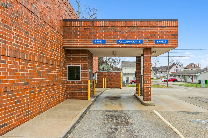 More Photos Of 735 N Water St, Uhrichsville Drugstore For Lease