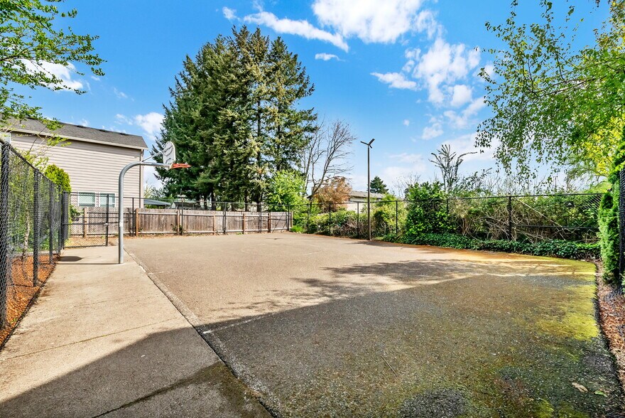 More Photos Of 2441 SE 171st Ave, Portland Apartments For Sale