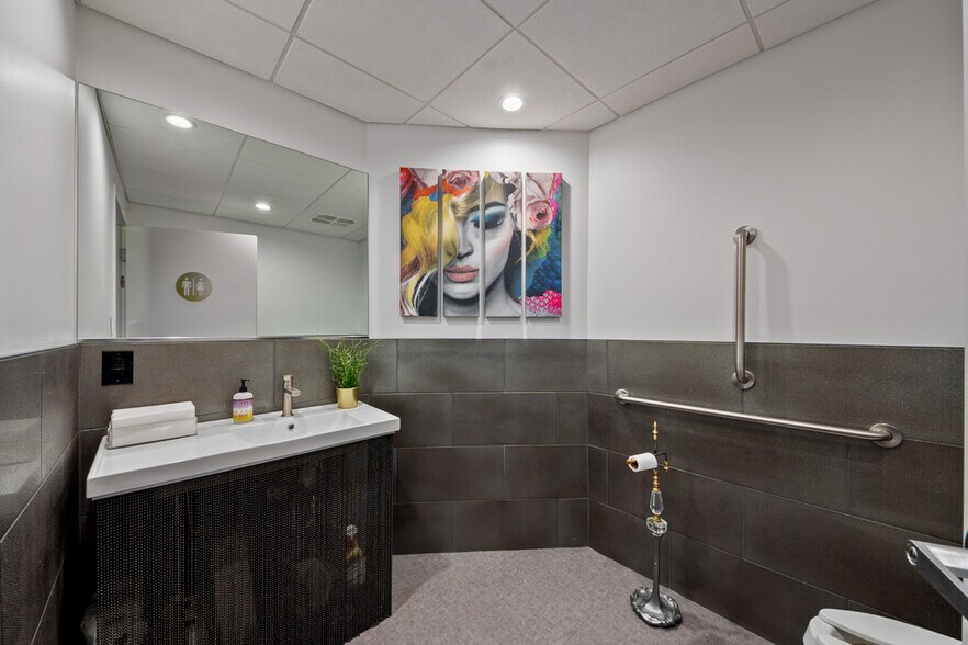 More Photos Of 2404 4th St, Cuyahoga Falls Office For Sale