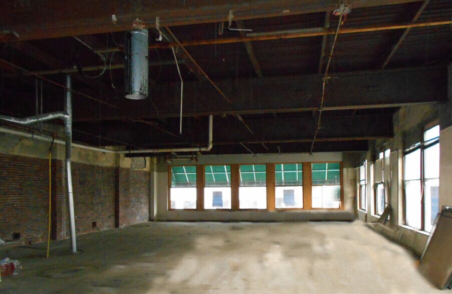 More Photos Of 365 N Illinois St, Indianapolis General Retail For Sale