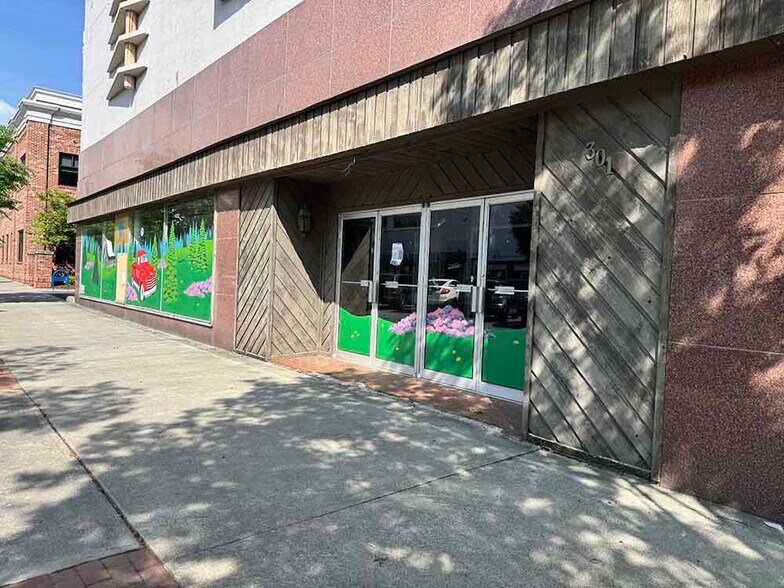 More Photos Of 301 Broad St, Kingsport Storefront For Sale