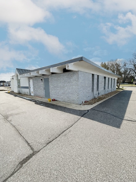 More Photos Of 850 E Broad St, Elyria Office For Sale
