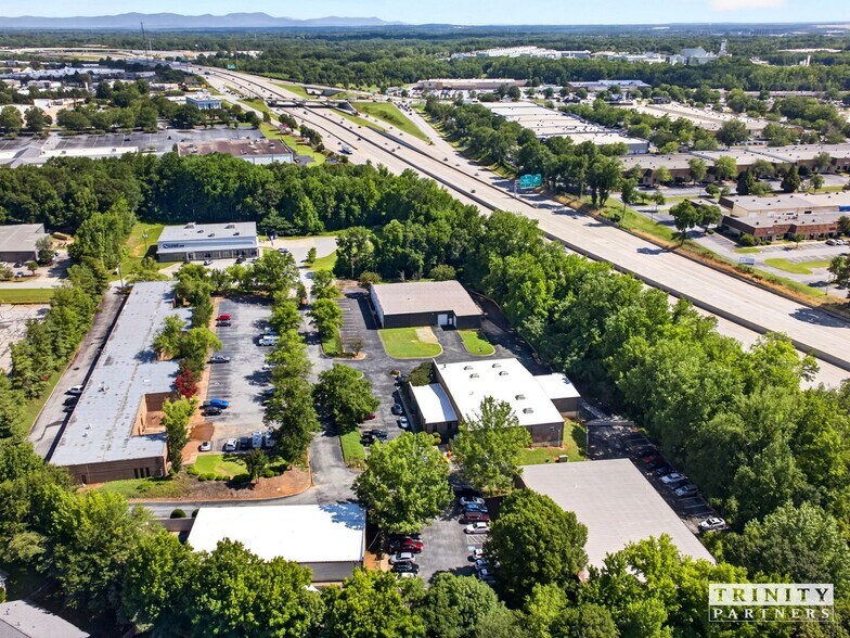 More Photos Of 1095 Thousand Oaks Blvd, Greenville Office For Lease