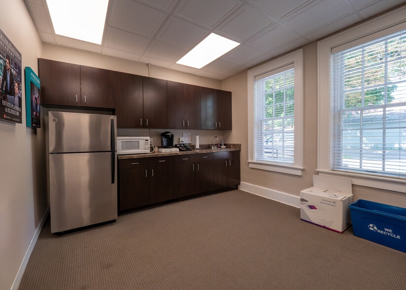 More Photos Of 15 N Franklin St, Delaware Office For Sale