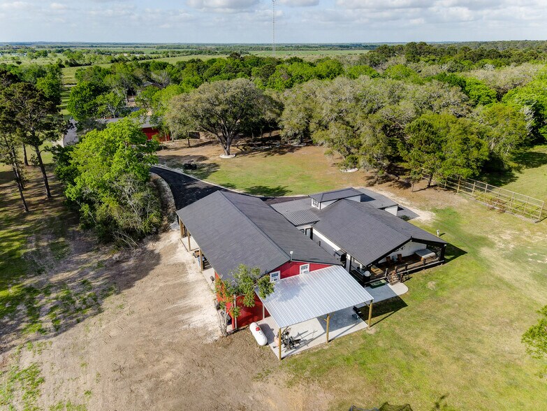 More Photos Of 4388 County Road 197, Alvin Specialty For Sale