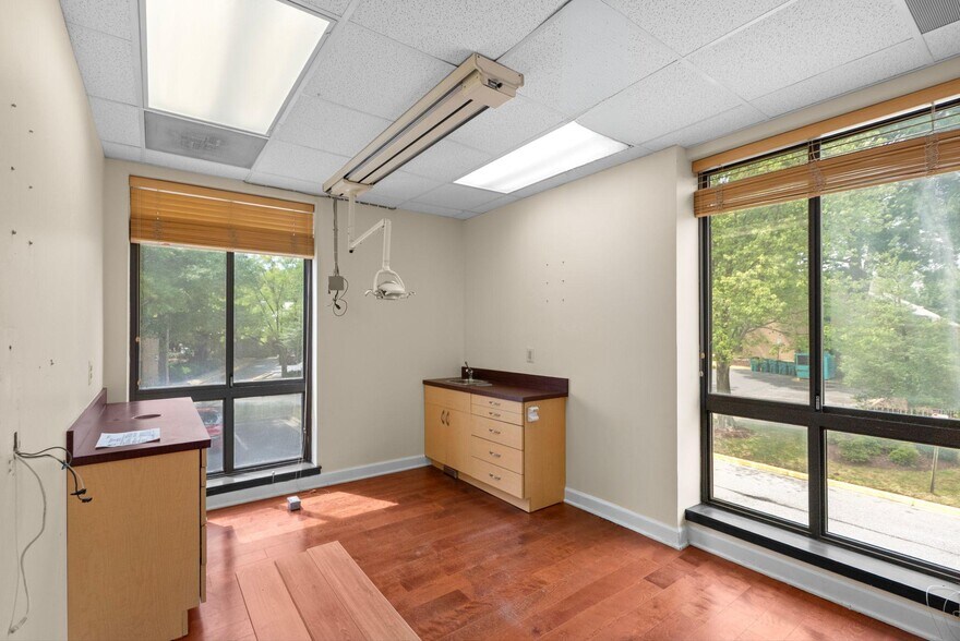 More Photos Of 6201-6215 Executive Blvd, Rockville Medical For Sale