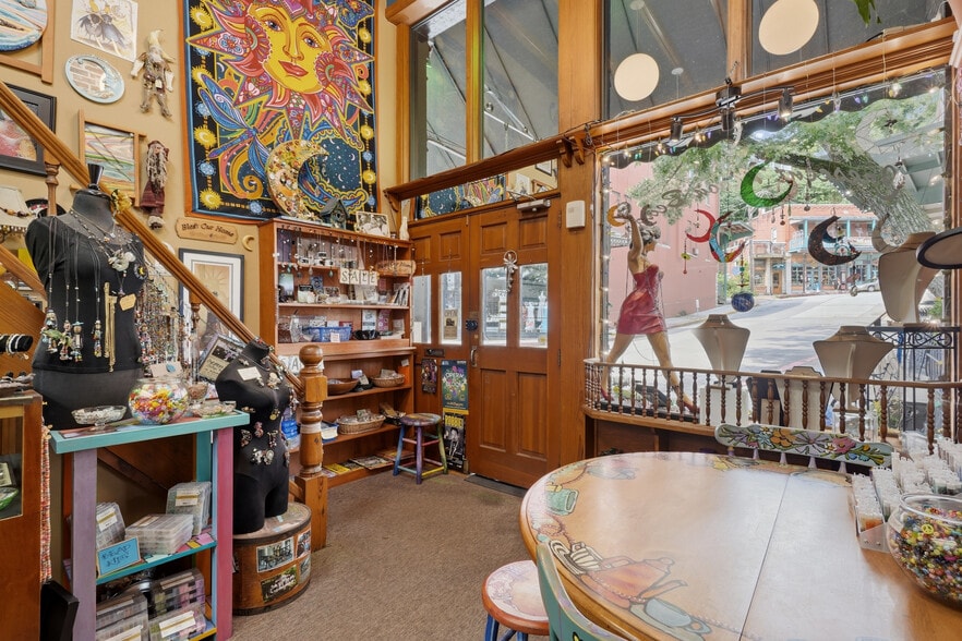More Photos Of 65 Spring St, Eureka Springs General Retail For Sale