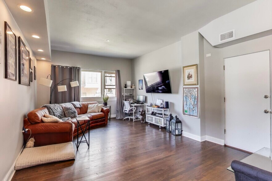 More Photos Of 1103 W Grand Ave, Chicago Apartments For Sale