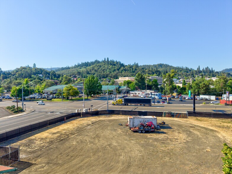 More Photos Of 328 NE Winchester St, Roseburg Land For Sale