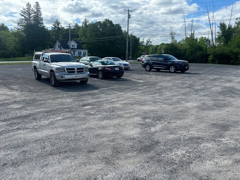 More Photos Of 6115 Gillette Rd, Cicero Bank For Lease
