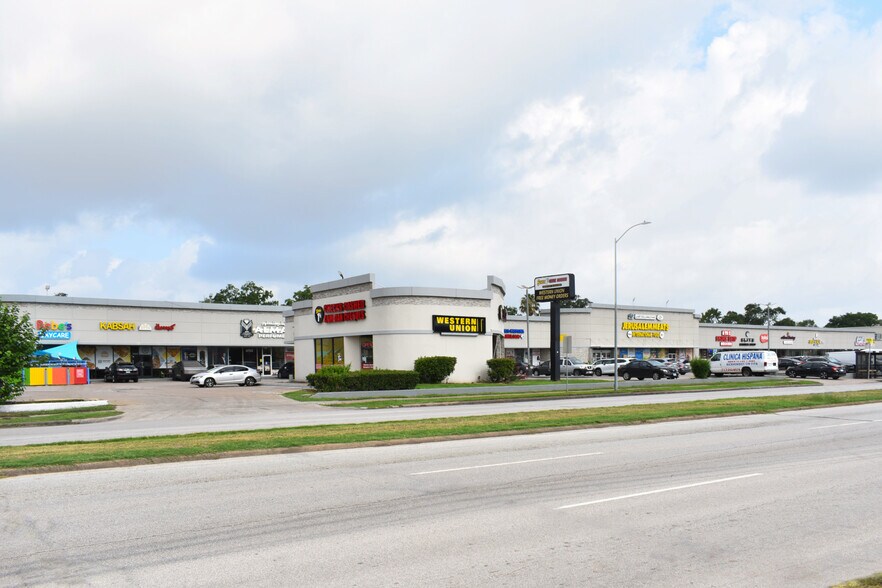More Photos Of 3330 Hillcroft Ave, Houston Unknown For Lease