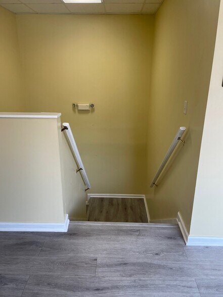 More Photos Of 855 Willow Tree Cir, Cordova Office For Lease