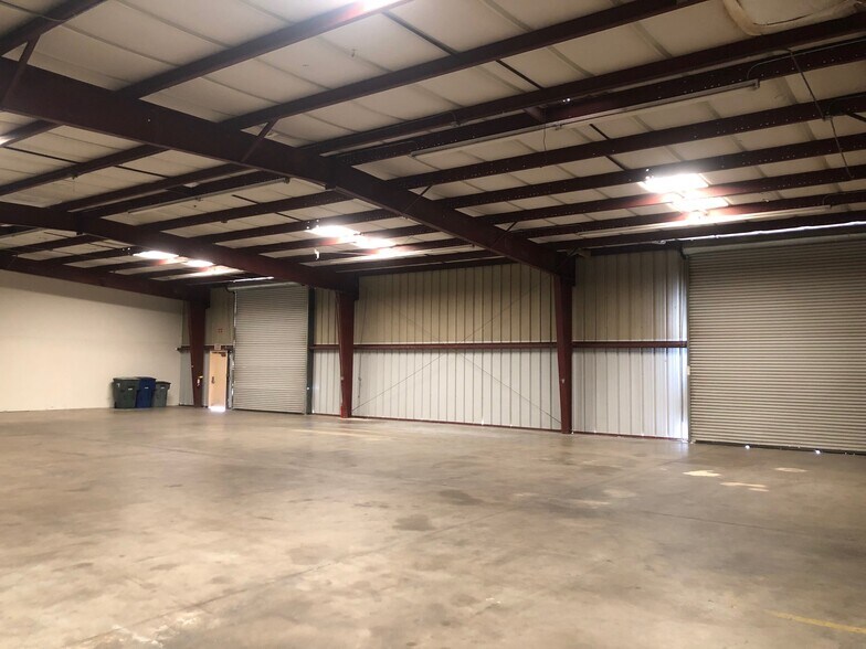 More Photos Of 5234 E Pine Ave, Fresno Warehouse For Lease