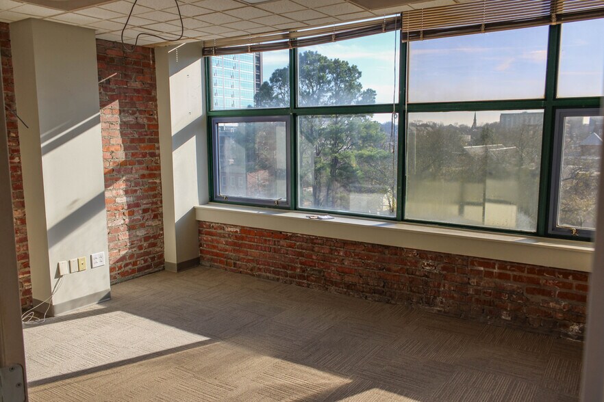 More Photos Of 201 E Markham St, Little Rock Office For Lease