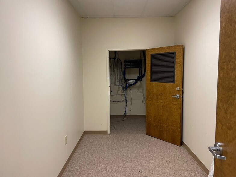 More Photos Of 140 Crouch Commercial Ct, Irmo Light Manufacturing For Lease