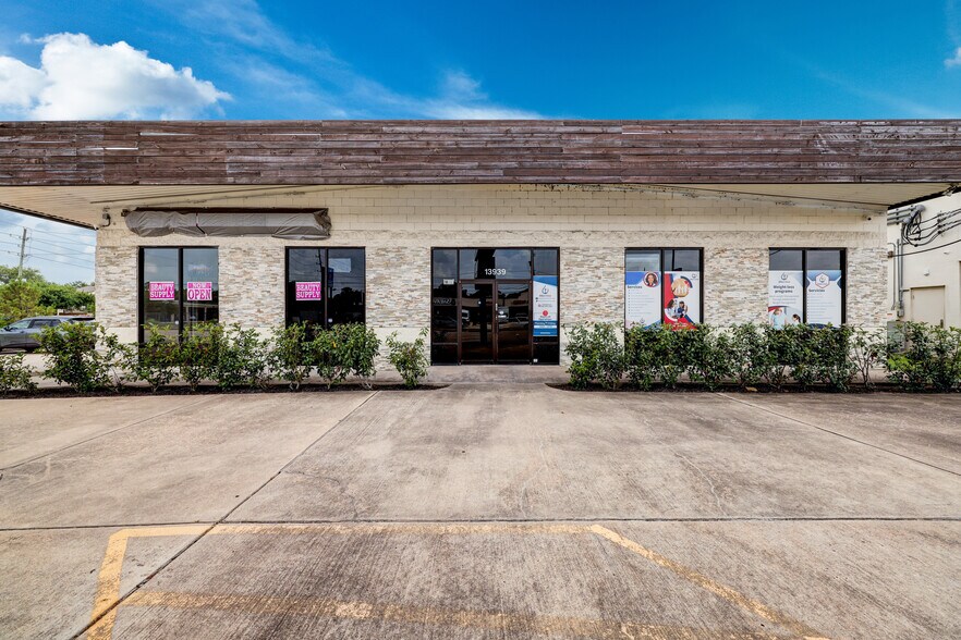 More Photos Of 13939 Westheimer Rd, Houston Flex For Sale