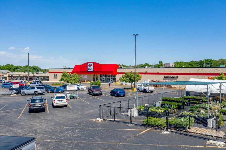 More Photos Of 1052-1200 Milwaukee Ave, Burlington Freestanding For Lease
