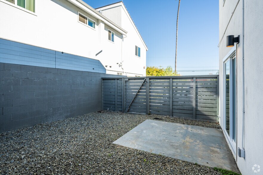 More Photos Of 2011-2013 Charle St, Costa Mesa Apartments For Sale