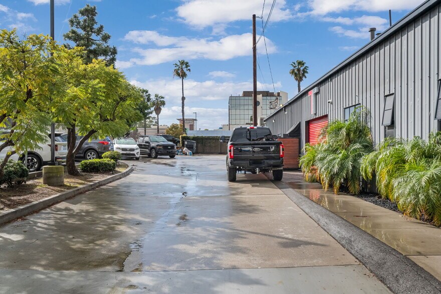 More Photos Of 2637 Saint Louis Ave, Signal Hill Warehouse For Sale