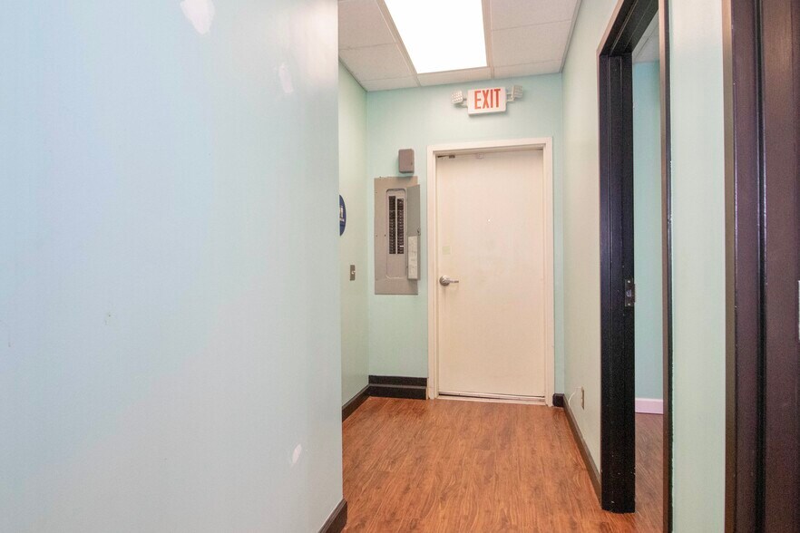 More Photos Of 285 N Main St, Troutman General Retail For Lease