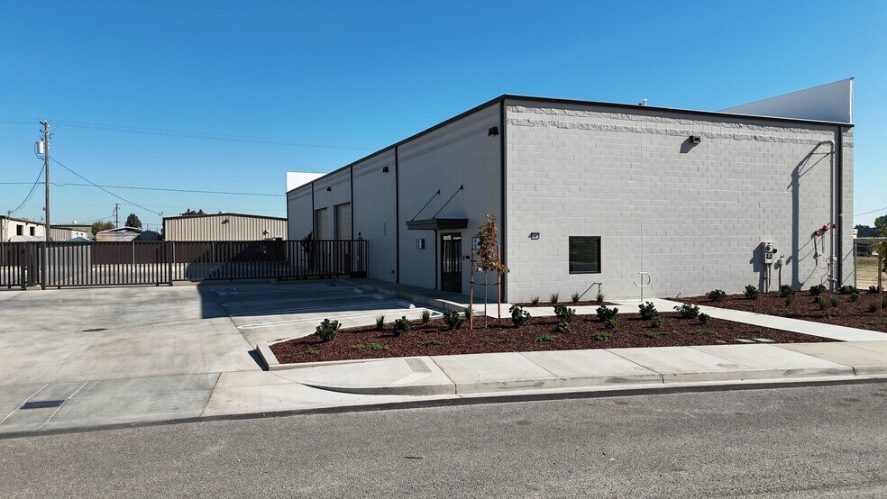 More Photos Of 1800 Olympic Dr, Turlock Service For Lease