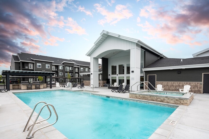 More Photos Of 3040 S South Fork Blvd, Idaho Falls Apartments For Sale