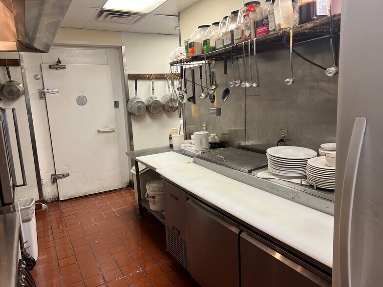 More Photos Of 1020 W Buchanan St, California Fast Food For Sale