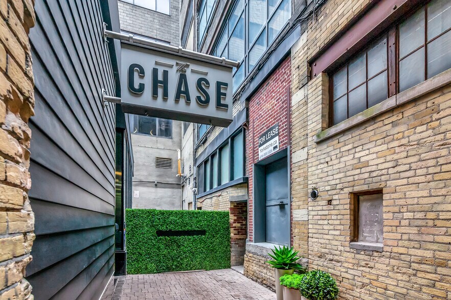 More Photos Of 146 Yonge St, Toronto Storefront Retail Office For Lease