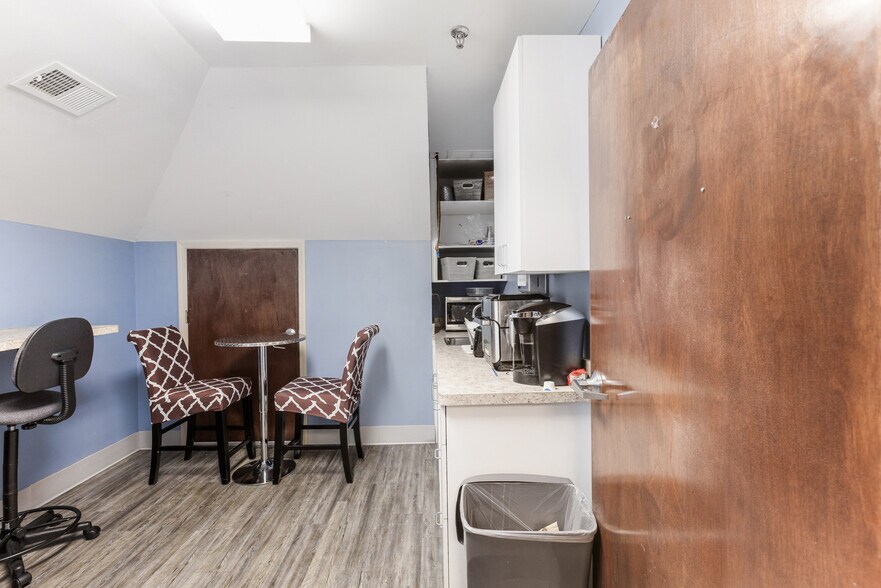 More Photos Of 1100-1108 Hospital Dr, Stockbridge Medical For Lease