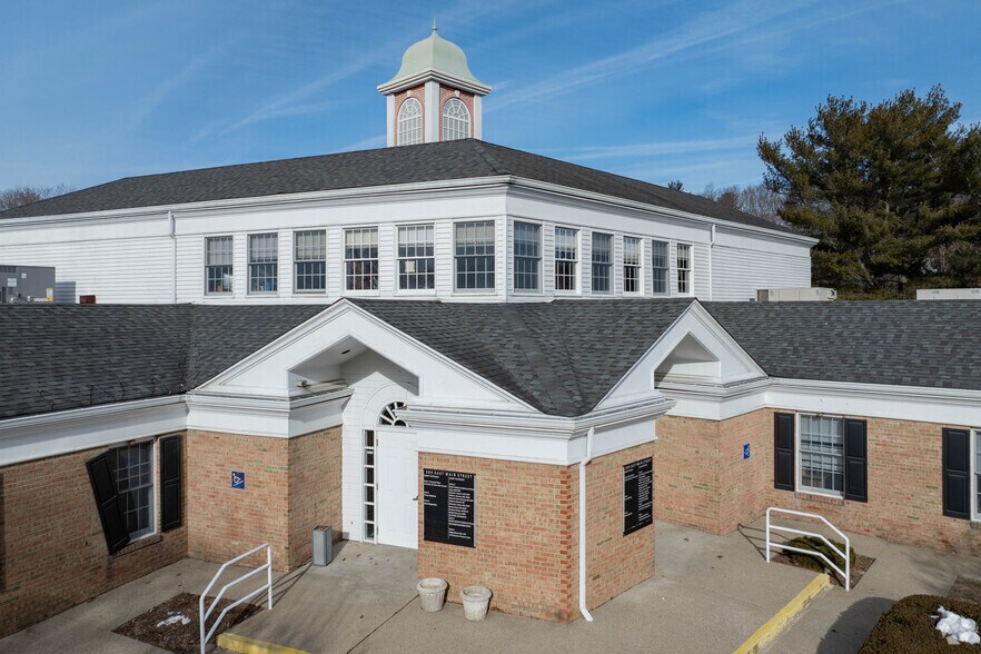 More Photos Of 300 E Main St, Smithtown Medical For Lease
