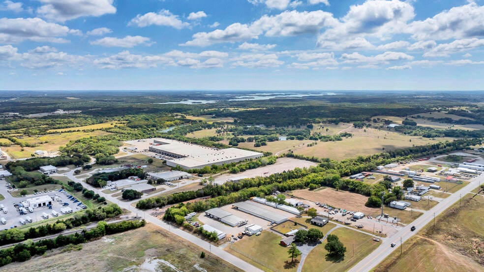 More Photos Of 3100 S Commerce St, Ardmore Self Storage For Sale