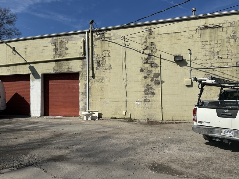 More Photos Of 8459 Chesapeake Blvd, Norfolk Flex For Lease